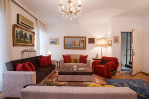 Elli's luxury, large apt in the center of Athens